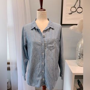 Gap denim button down shirt women’s size medium